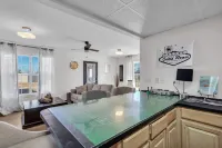 3Br Retreat – 2 Mins to WinStar  + Fire Pit Fun” Hotels in Love County