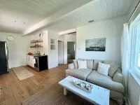 The Bonita Bitty Cottage -2 bed/1 bath waterfront cottage a mile from the beach!