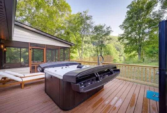 Cozy & intimate cottage w/Luxurious Hot Tub at Blue Ridge Mountains countryside