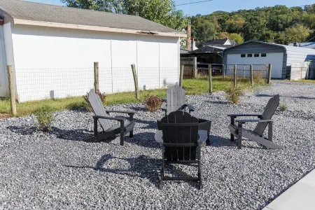 New 4-bedroom house in Buena Vista with WiFi and AC near SVU