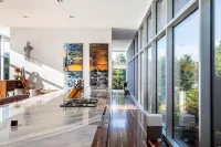 Cliffside Glass House Ocean Views • Hot Tub • Gym