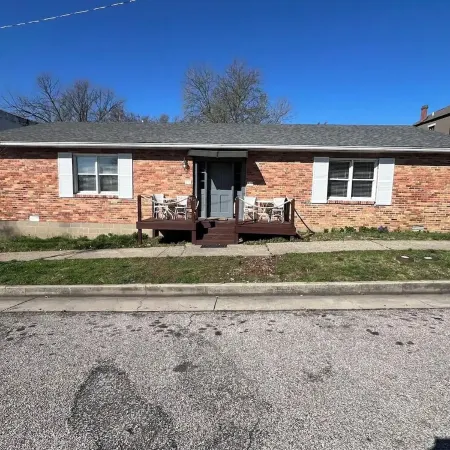 Riverside Retreat 2 ~ One Story ~ 3bd/2ba ~ Steps to the River & Main St