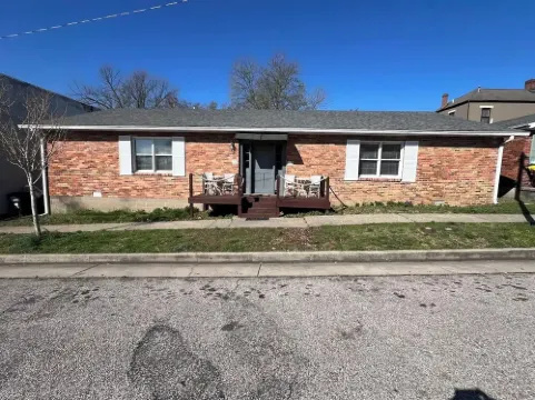 Riverside Retreat 2 ~ One Story ~ 3bd/2ba ~ Steps to the River & Main St