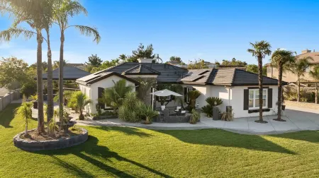 Spacious 4-bedroom house in delightful Riverside with WiFi, AC Отели рядом с достопримечательностью «Калифорнийский университет в Риверсайде»