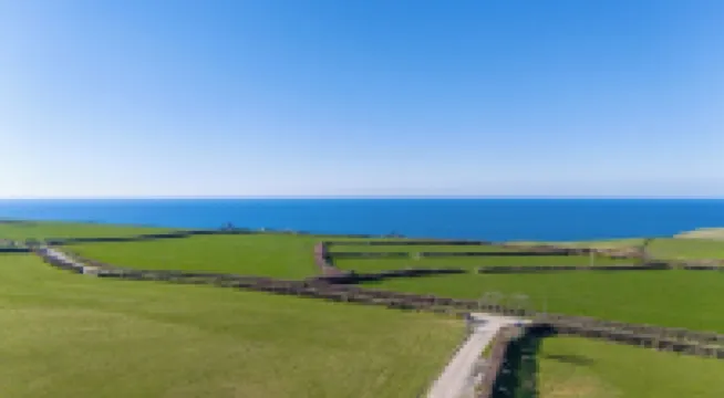 2 Bed Cottage, Log Burner. Pet Friendly - 5 Mins to Nearest Beach.