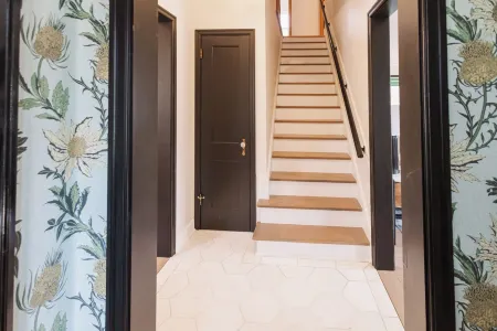 Spacious 5-Bedroom House in Peaceful Ames Neighborhood Just Steps from Campus. Отели рядом с достопримечательностью «Государственный университет Айова»