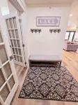 Updated 2 Bedroom Condo! Hotels near ديترويت ليكس