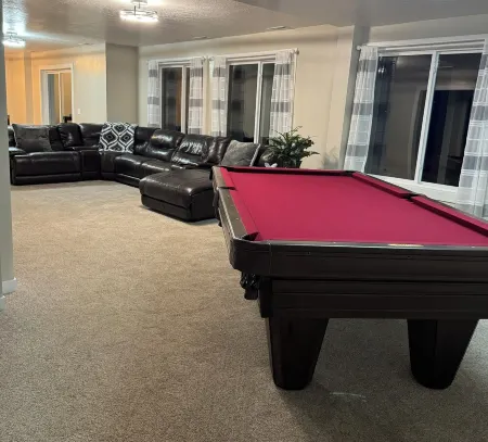 6 bedroom sleeps 22, Hot tub, and gorgeous view of Bear Lake, lots of amenities