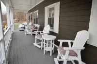 Relax Mohican Riverside ~ stunning Views~ hot tub ~ wifi