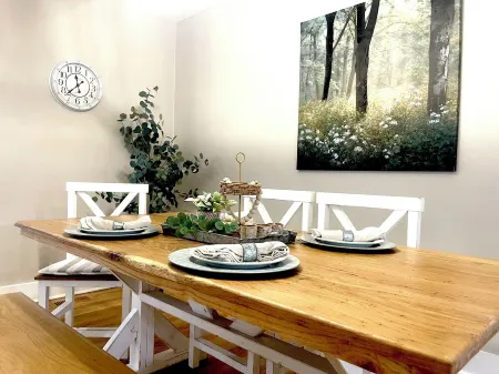 Central Location /3 Miles to Beech Bend & Wku /Garage / Firepit /King Bed /Games