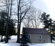 Lake Front Cabin Located On Muskallonge Lake