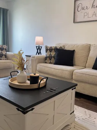 Cozy 2Br • Firepit • Minutes to Downtown & UW Campus • Near Lake Winnebago Отели рядом с достопримечательностью «Университет Висконсин в Ошкош»