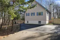 Modern Nature Escape with HotTub & GameRoom Kalahari Resorts & Conventions - Poconos附近的飯店