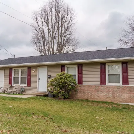 Charming 3-bedroom house in excellent location North Central WV