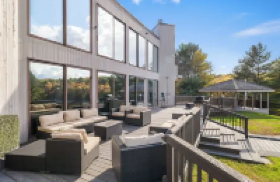 Lakefront Paradise: Views, Heated Pool, Games! Summer & Winter Fun For Everyone! Hotels in Thompson