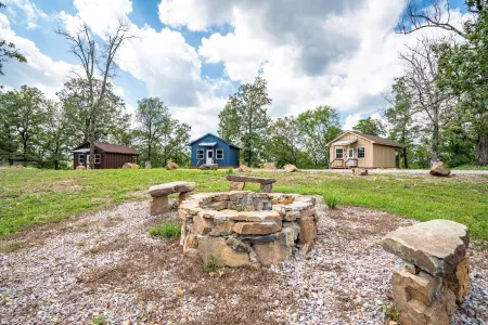 Cabin #5 @ Rock Creek Cabins! King Bed, Great Porch, Nice Views, Pet Friendly!