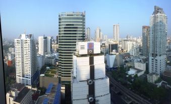 1 Bed Serviced Skyvilla with View Check in 15h to 22h Only