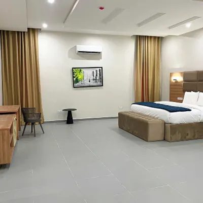 Ruthmour  Hotel and Treasure Suites Hotels near Living Faith Church, Kpansia