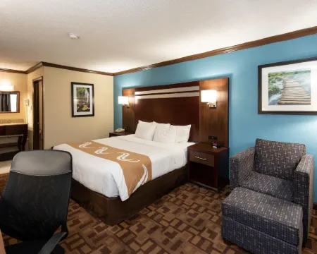 ควอลิตี้ อินน์แอนด์สวีทส์ เควกเกอร์ทาวน์ - แอลเลนทาวน์ โรงแรมในBucks County