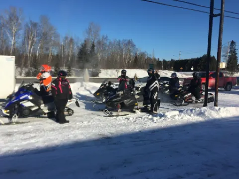 薩德伯裏鄉村套房汽車旅館