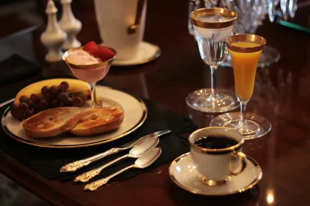 Moore House Bed and Breakfast Отели рядом с достопримечательностью «Alpha Xi Delta»