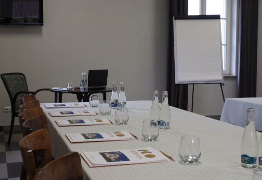 에코 니에로보프 이미지