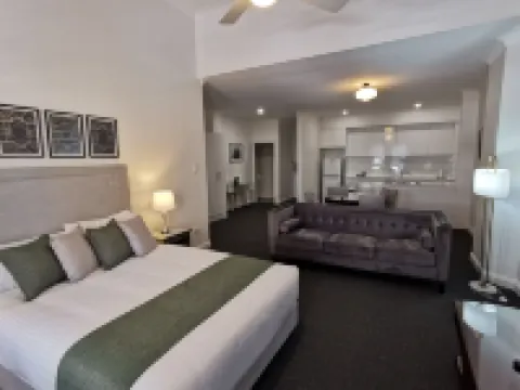 Adelaide Mansions Apartments Hotels near Adelaide Zoo