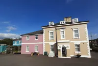 Cotswold Aparthotel Hotels near Severn Bore