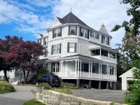 Moseley Cottage Inn and the Town Motel Hotels near College of the Atlantic