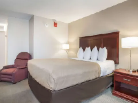 Clarion Inn and Suites Airport Hotels in Cascade