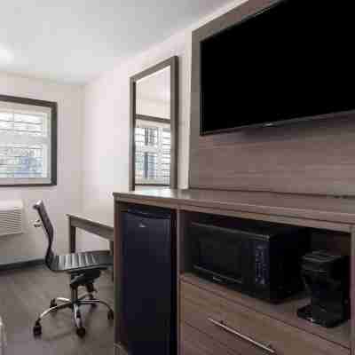 Ramada by Wyndham Medford Airport North Rooms