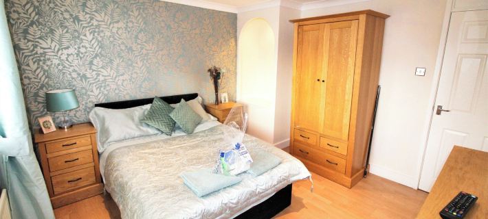 2 Bed House - Sleeps 4 - Parking - Pets - Garden Hotels in Doncaster