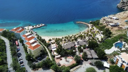 Xanadu Apartments at Blue Bay Golf & Beach Resort Отели рядом с достопримечательностью «Curaçao Rif Mangrove Park»