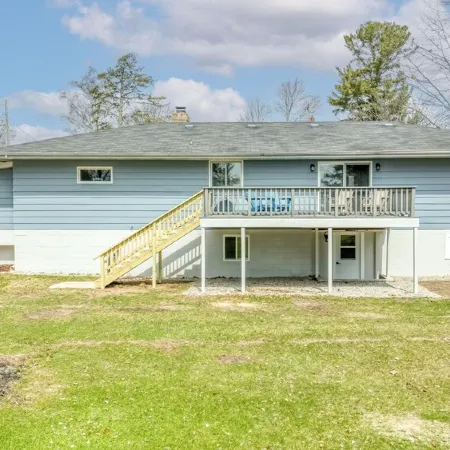 Lake Shore Luxury- 4-bedroom house in charming Escanaba with AC, WiFi. Book now