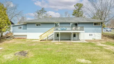 Lake Shore Luxury- 4-bedroom house in charming Escanaba with AC, WiFi. Book now