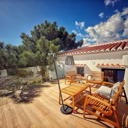 2 Bed Villa - Sleeps 4 - Hot Tub - Parking