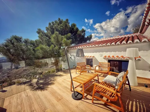 2 Bed Villa - Sleeps 4 - Hot Tub - Parking