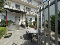 Casa signorile Marianna Hotel in zona Centro Commerciale "Vulcano Buono"
