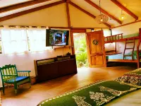 Café Madame Hotels in Ayampe