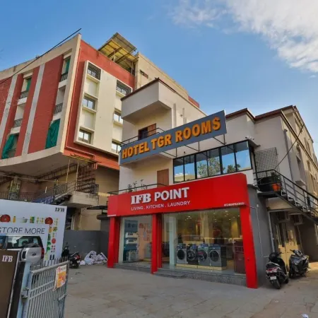 Hotel Tgr Rooms Отели в г. Банаскантха