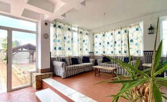 Villa in Roquetas with Garden and Private Pool