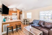 Tropical Palms Resort Hotel in zona Give Kids The World Village