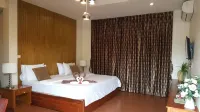 Yenjit Resort Hotels in Khlong Khuean District