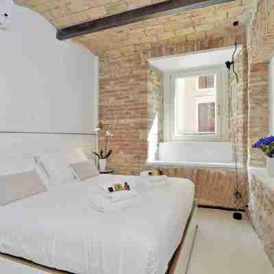 Design Flat for 4 Near Colosseum Rooms