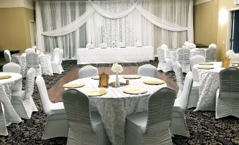 Days Inn & Suites by Wyndham Sault Ste. Marie on