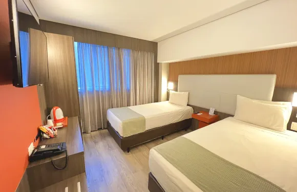 雷克里歐購物 e 套房酒店