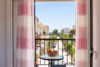 Dora Pool Studios by Konnect,150m from the Beach