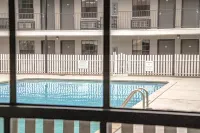 Lake View Inn - Pools