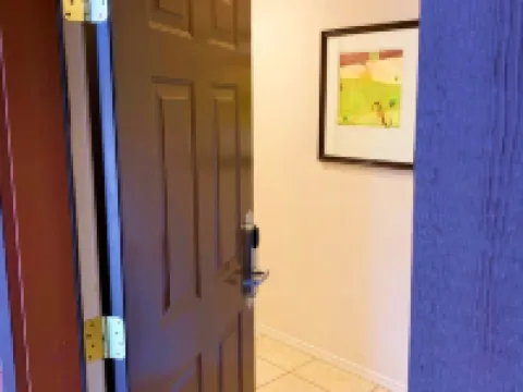 キャニオン プラザ プレミア スタジオズ アンド アパートメンツ タサヤンのホテル