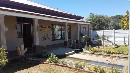 Potties Guesthouse Отели в г. Bo-Karoo